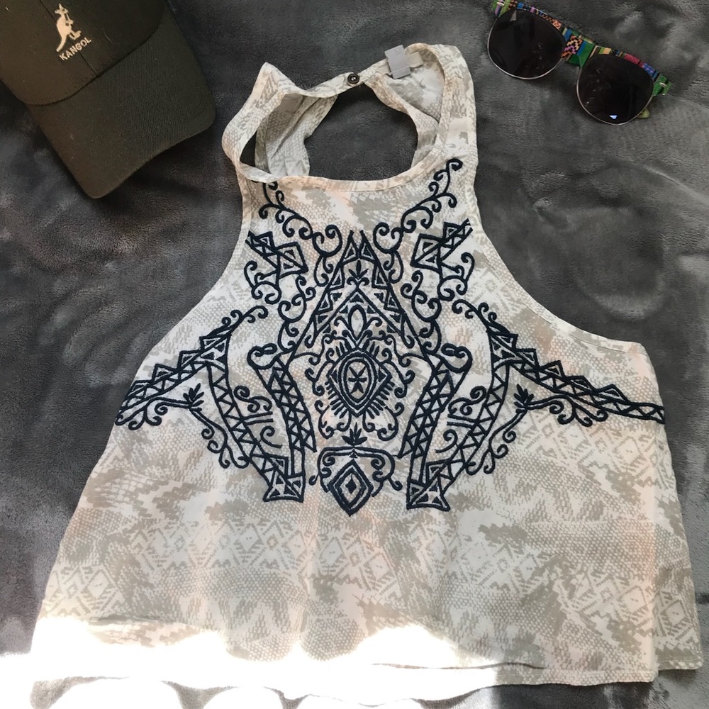⭐️Urban Outfitters Crop Top⭐️ - Picture 2 of 7